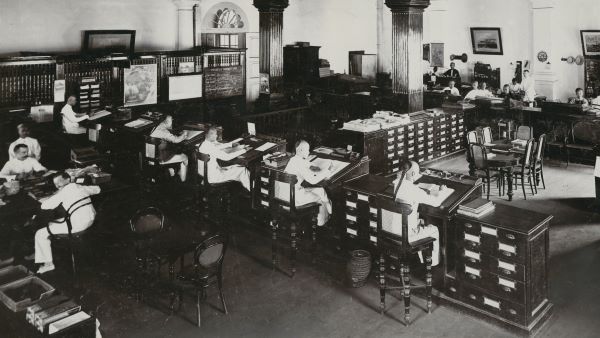 Innenansicht des Kontors der Firma Behn, Meyer & Co. in Singabur um 1895; Copyright: Behn Meyer-Archiv, Hamburg; Bild zugeschnitten;